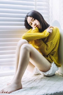 骑在突出的木棒上动来动去
